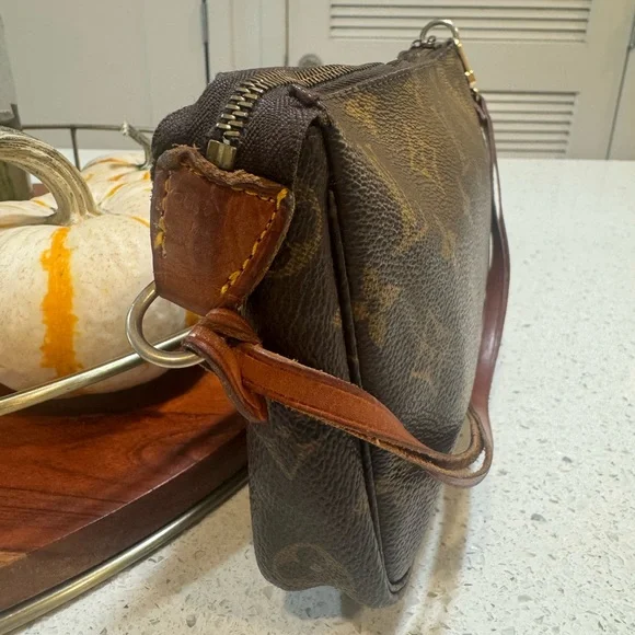 SOLD Vintage Louis Vuitton Monogram Pochette Accessoires with COA - Picture 7 of 15
